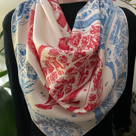 Hermès La Cite’ Cavalie’re Silk Scarf. - Picture 7 of 16